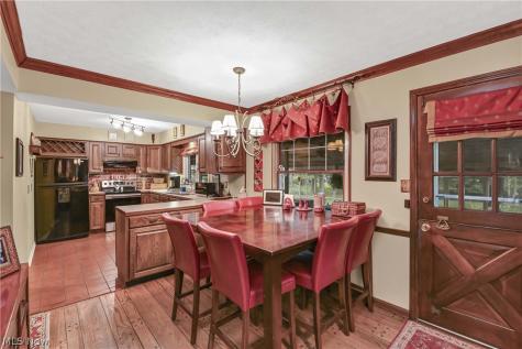 577 Debbington Drive Bay Village OH 44140
