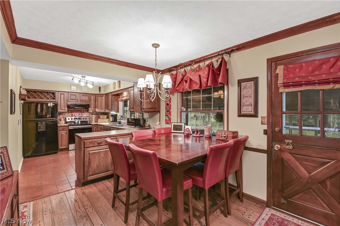 577 Debbington Drive Bay Village OH 44140