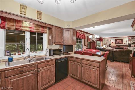 577 Debbington Drive Bay Village OH 44140