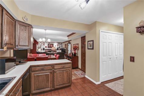 577 Debbington Drive Bay Village OH 44140