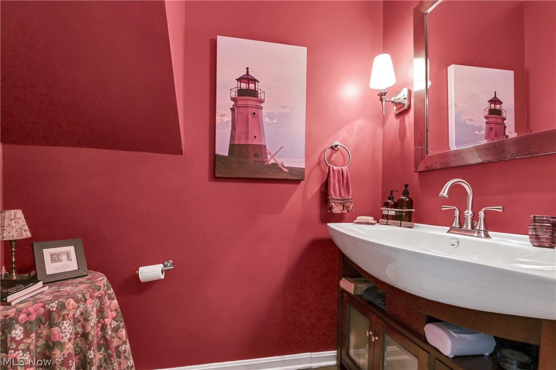 577 Debbington Drive Bay Village OH 44140