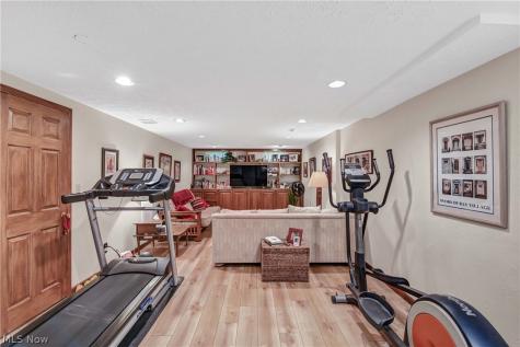 577 Debbington Drive Bay Village OH 44140
