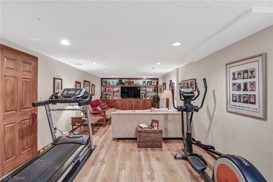 577 Debbington Drive Bay Village OH 44140