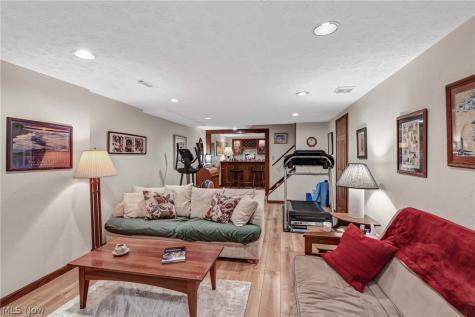 577 Debbington Drive Bay Village OH 44140