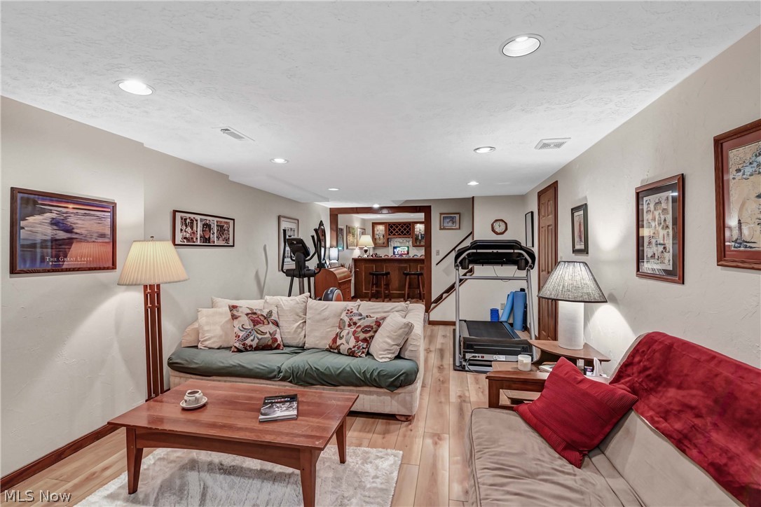 577 Debbington Drive Bay Village OH 44140