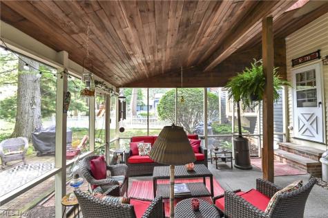 577 Debbington Drive Bay Village OH 44140