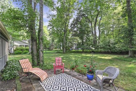 577 Debbington Drive Bay Village OH 44140