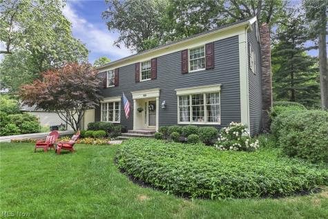 577 Debbington Drive Bay Village OH 44140