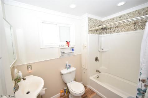 3923 Robert Avenue Cleveland OH 44109