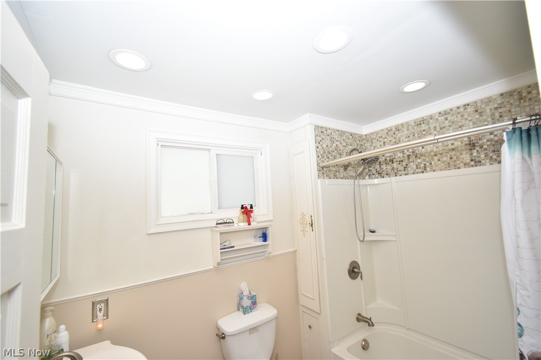 3923 Robert Avenue Cleveland OH 44109