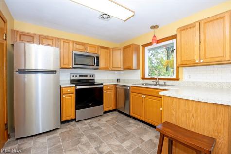 2207 Robinhood Drive Wooster OH 44691