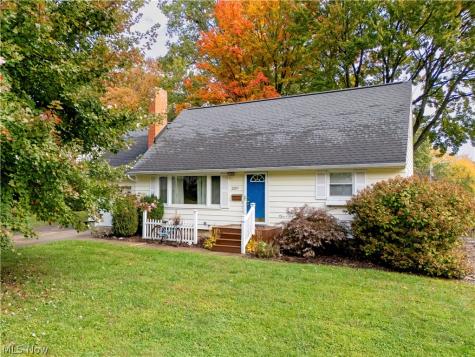 2207 Robinhood Drive Wooster OH 44691
