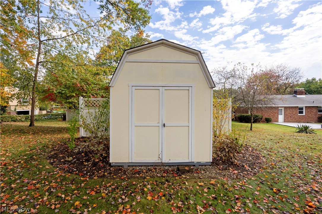 2207 Robinhood Drive Wooster OH 44691