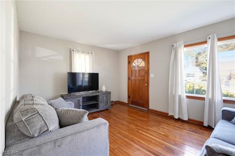 796 Indian Trail Akron OH 44314