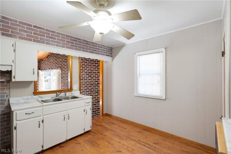 796 Indian Trail Akron OH 44314