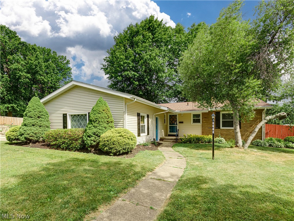 2115 Daniels Avenue Akron OH 44312