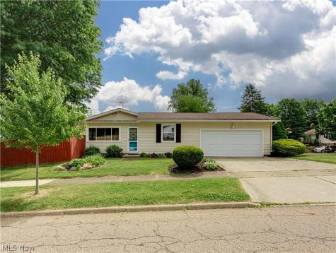 2115 Daniels Avenue Akron OH 44312