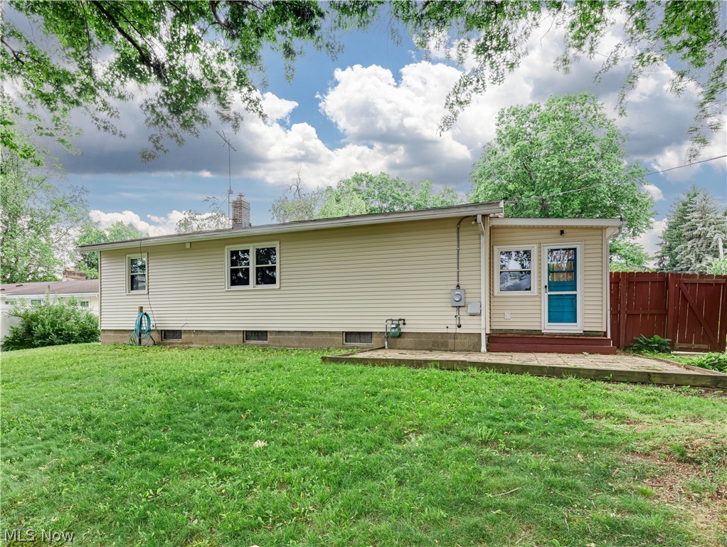 2115 Daniels Avenue Akron OH 44312