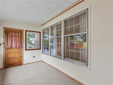 2115 Daniels Avenue Akron OH 44312