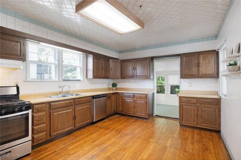 1468 Parkhill Road Cleveland Heights OH 44121