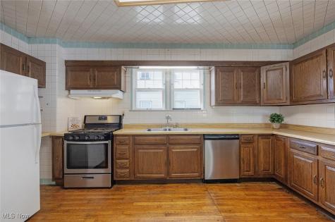 1468 Parkhill Road Cleveland Heights OH 44121
