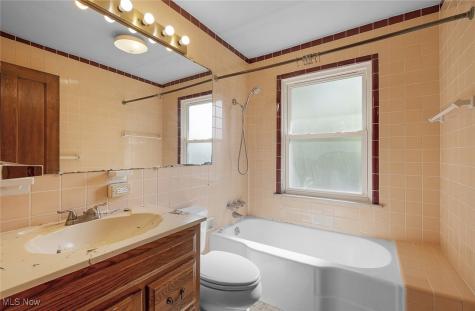 1468 Parkhill Road Cleveland Heights OH 44121