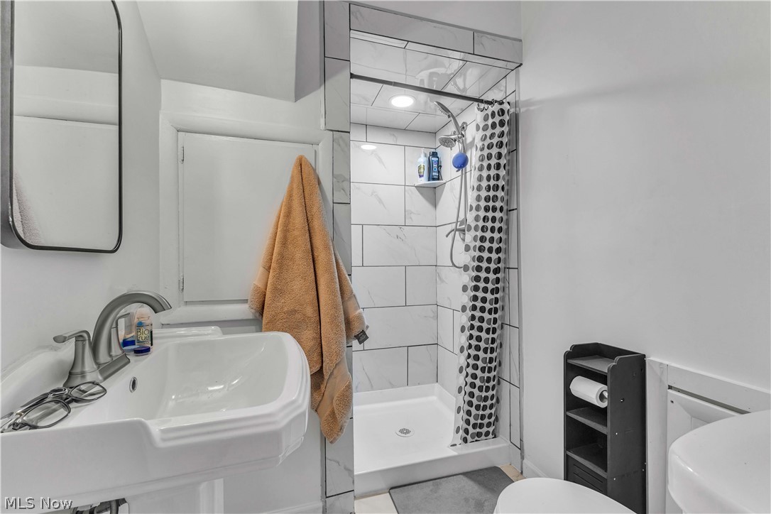 607 Castle Boulevard Akron OH 44313