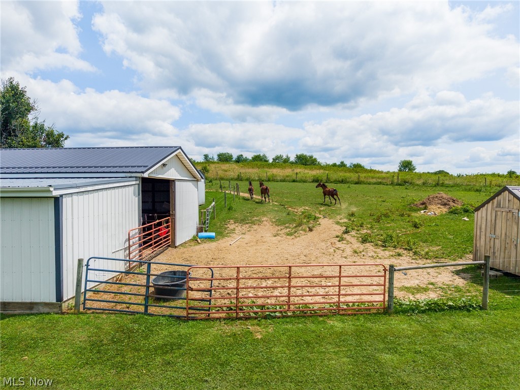 9182 Berry Road Kensington OH 43986