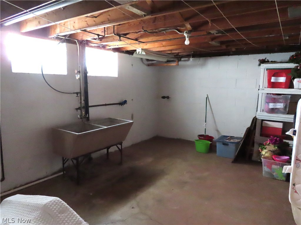 8515 Renwood Drive Parma OH 44129