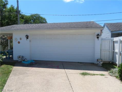 8515 Renwood Drive Parma OH 44129