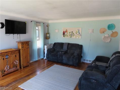 8515 Renwood Drive Parma OH 44129