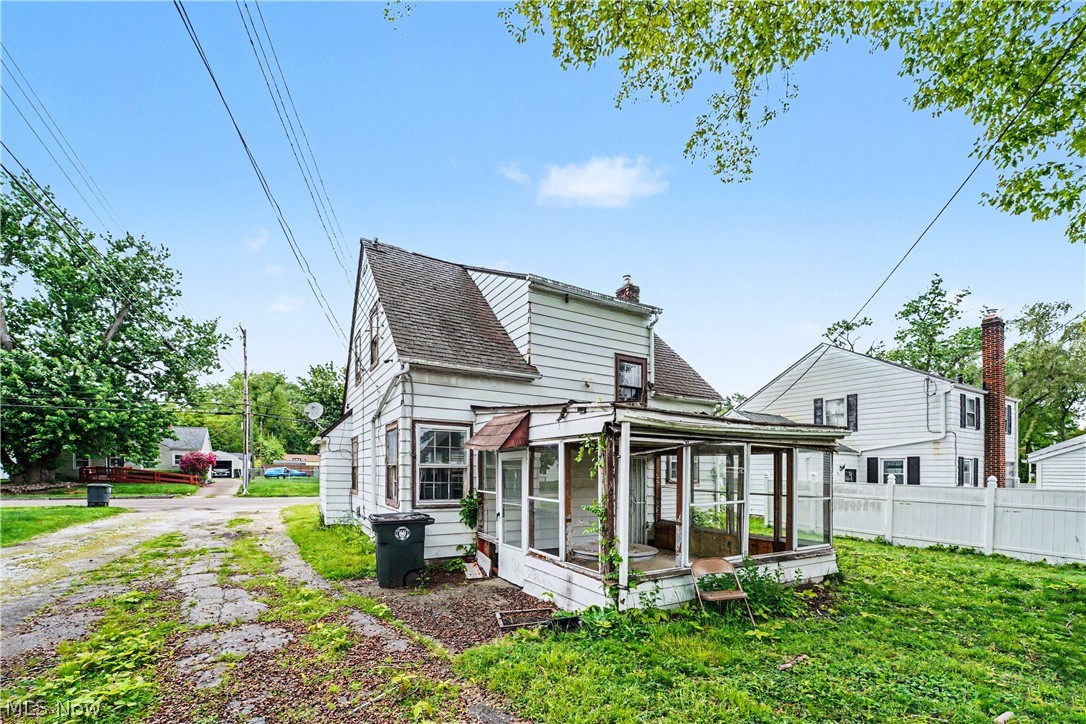 1358 Peckham Street Akron OH 44320