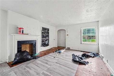 1358 Peckham Street Akron OH 44320