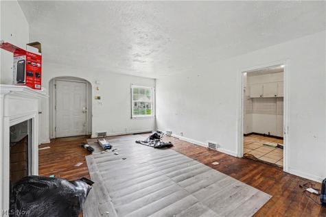 1358 Peckham Street Akron OH 44320