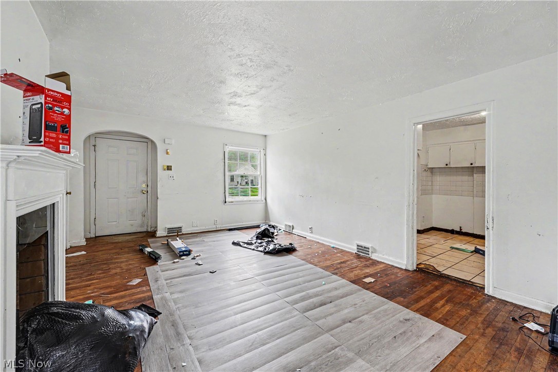 1358 Peckham Street Akron OH 44320