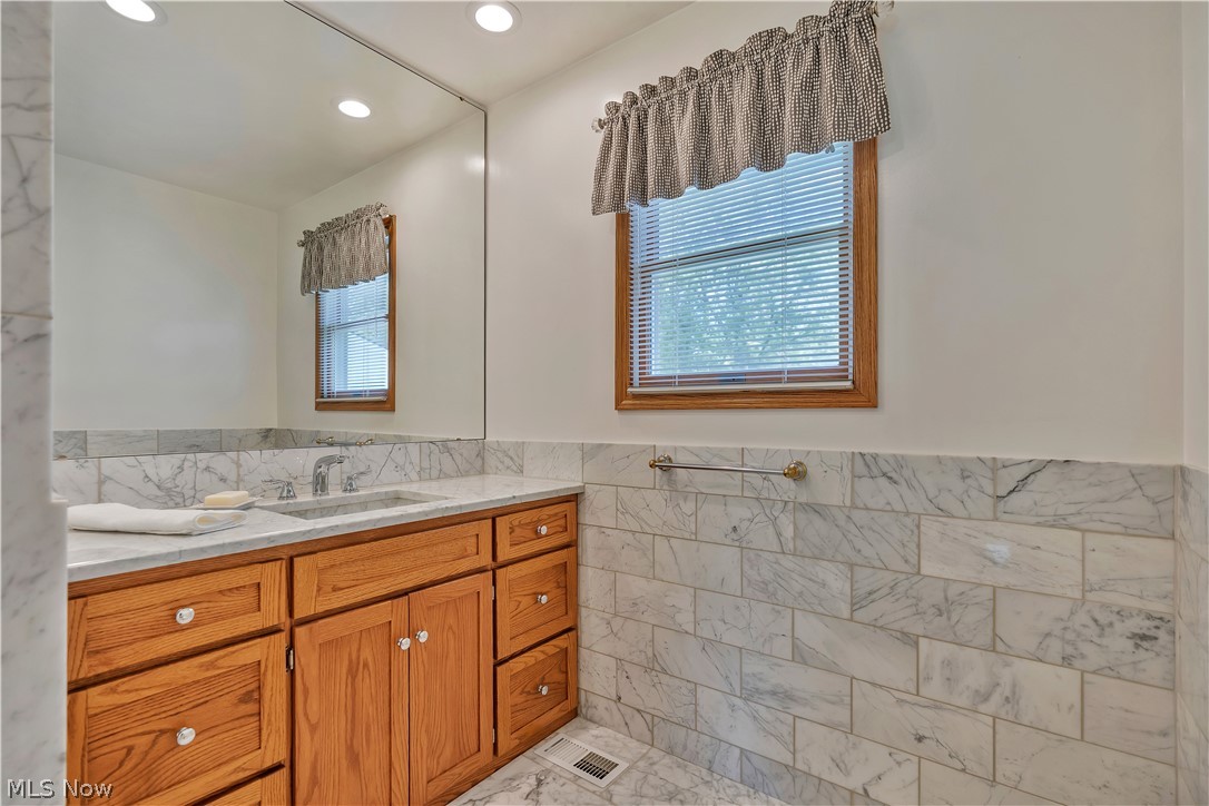 10548 Briar Hill Drive Kirtland OH 44094