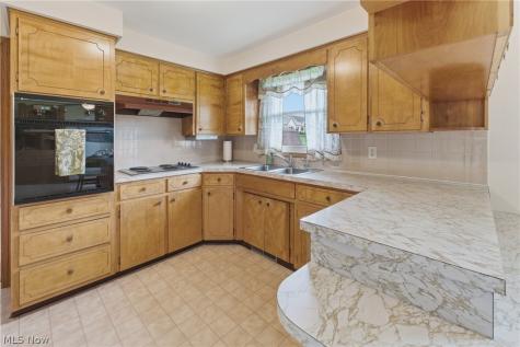 1708 Edmar Street Louisville OH 44641