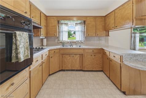 1708 Edmar Street Louisville OH 44641