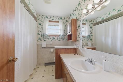 1708 Edmar Street Louisville OH 44641