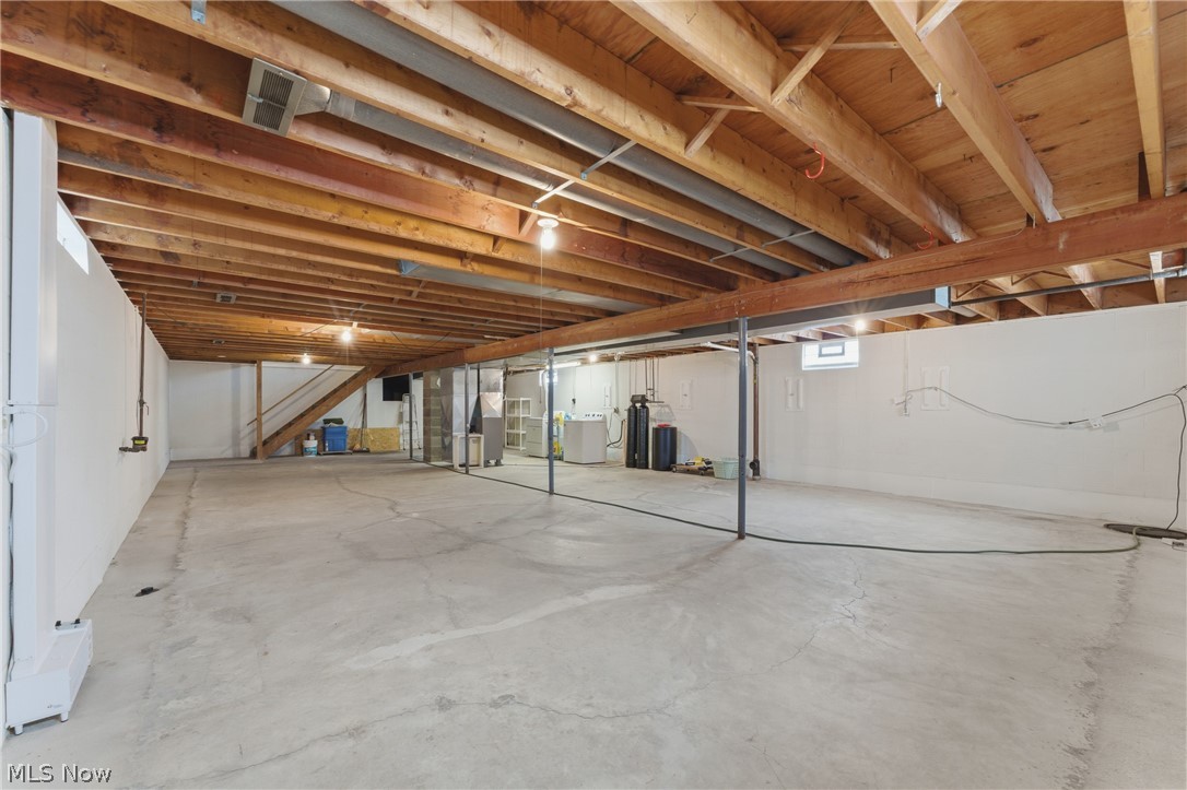 1708 Edmar Street Louisville OH 44641