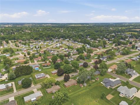 1708 Edmar Street Louisville OH 44641