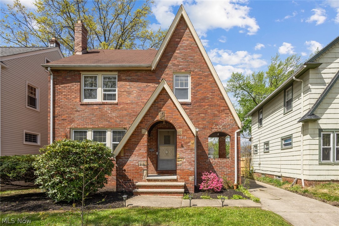 1016 Pembrook Road Cleveland Heights OH 44121