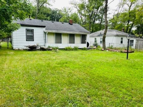 2465 Belvoir Boulevard Cleveland OH 44121
