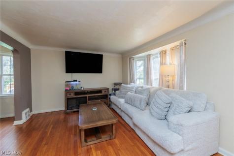 4042 Ellison Road South Euclid OH 44121