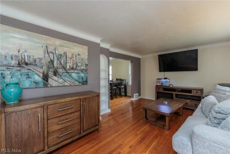 4042 Ellison Road South Euclid OH 44121