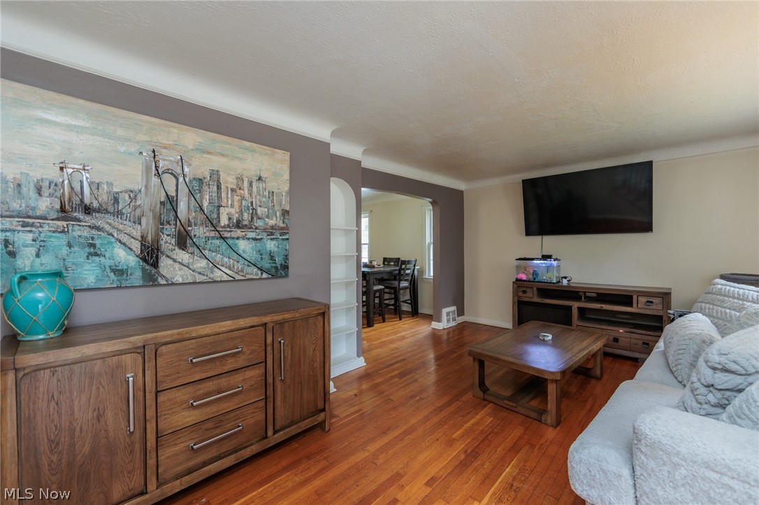 4042 Ellison Road South Euclid OH 44121
