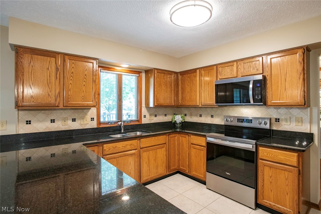 18399 Yorktown Oval Strongsville OH 44136