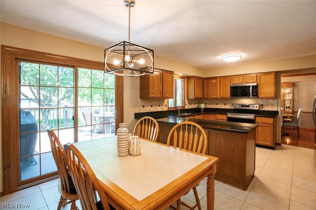 18399 Yorktown Oval Strongsville OH 44136