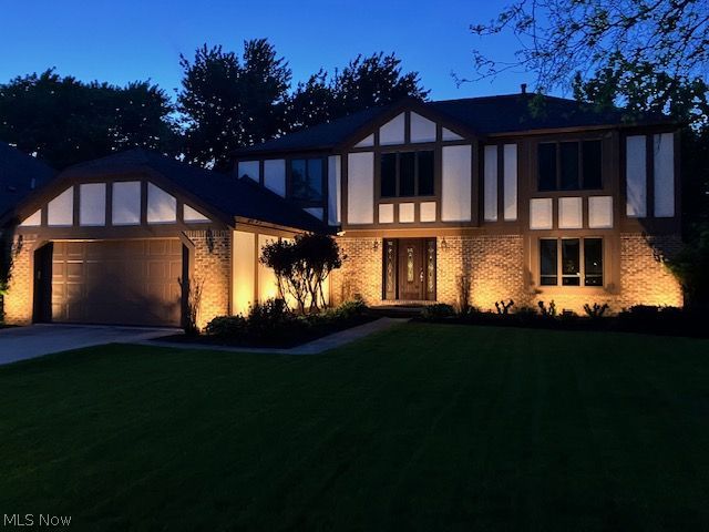 18399 Yorktown Oval Strongsville OH 44136