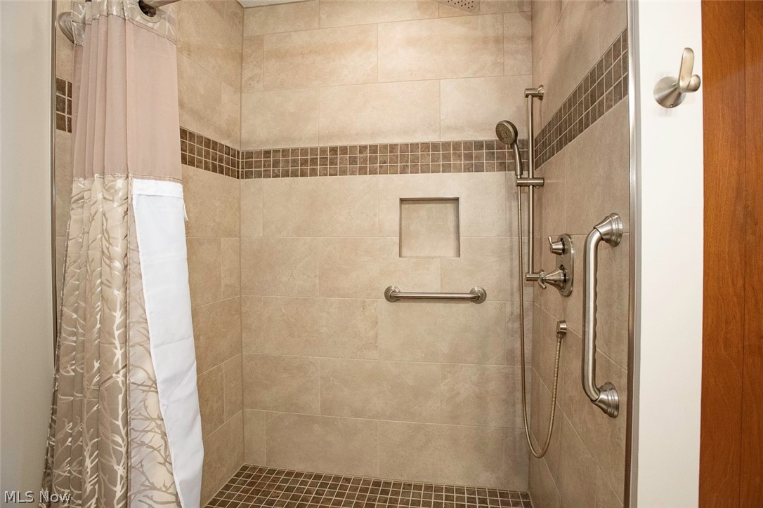 18399 Yorktown Oval Strongsville OH 44136
